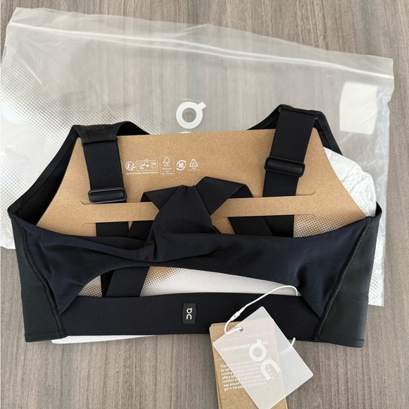 On Running Performance Flex Bra - Picture 9 of 9